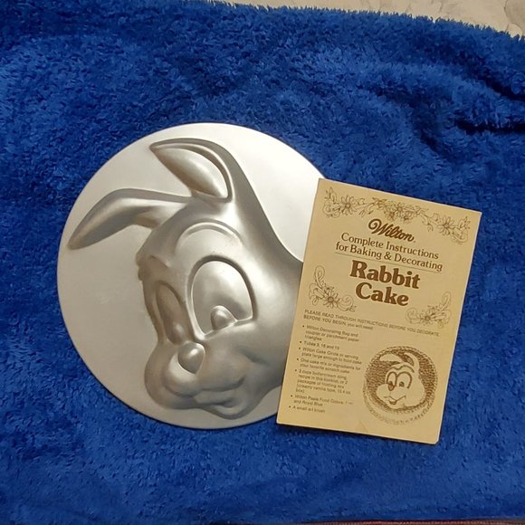 Multi-Event Cake Pan Set with 7 inserts - WIlton - Picture 6 of 14